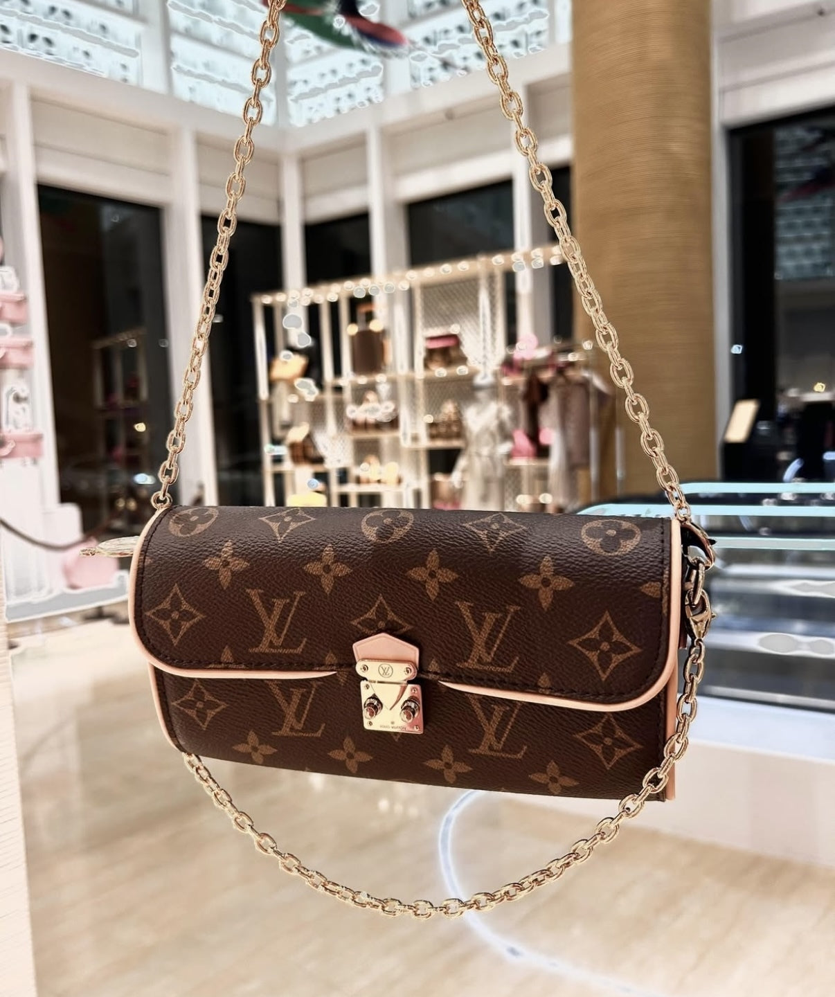 ☆大人気☆【Louis Vuitton】ポシェット・カミーユ モノグラム