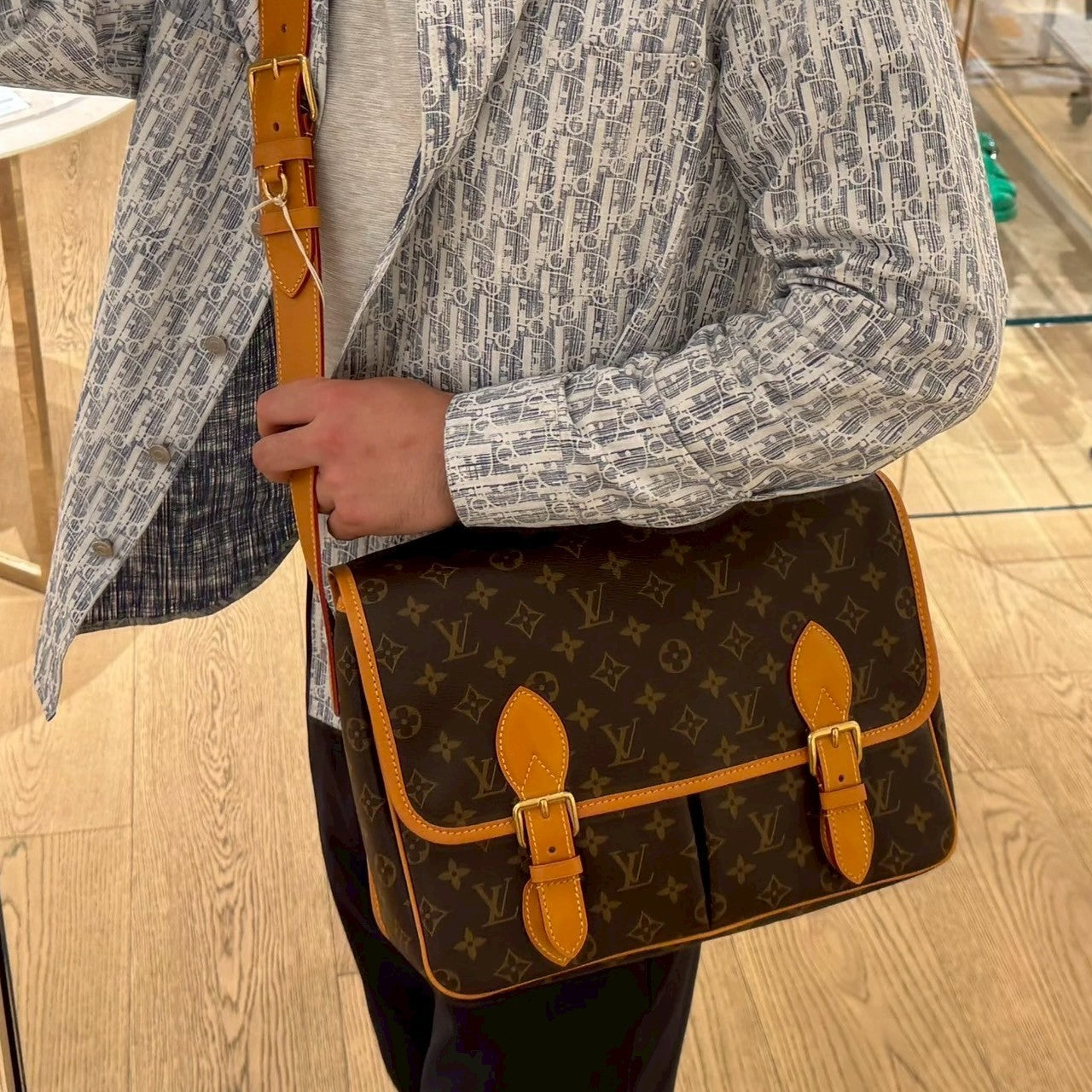 【一歩先の自分へ♥】Louis Vuitton ショルダーバッグ M14723