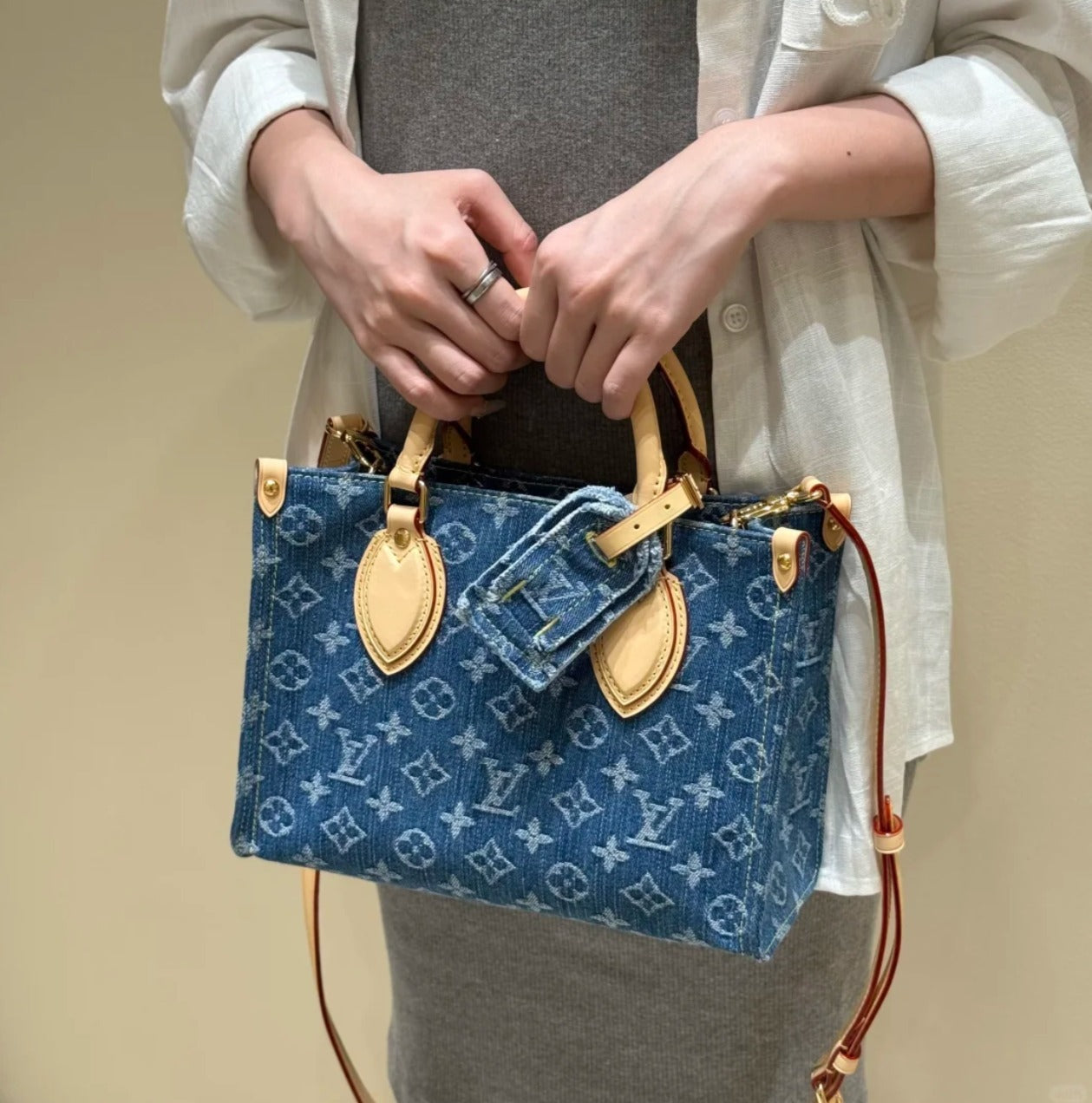 【お洒落】Louis Vuitton モノグラム・デニム オンザゴー PM M14633