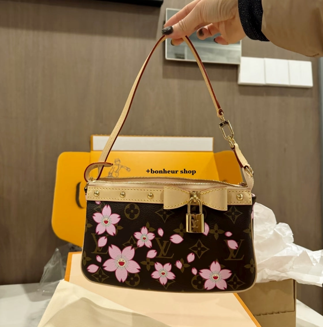 【桜モチーフが素敵☆】Louis vuitton×村上隆コラボ ポシェット M13666
