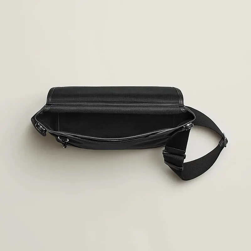 HERMES★黒x黒が上品なお仕事メッセンジャーバッグオールバック H084117CJAB