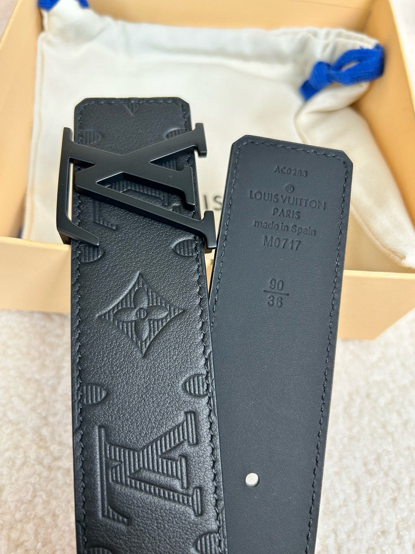 Louis Vuitton 両面カーフスキンの新しい型押しデザイン
