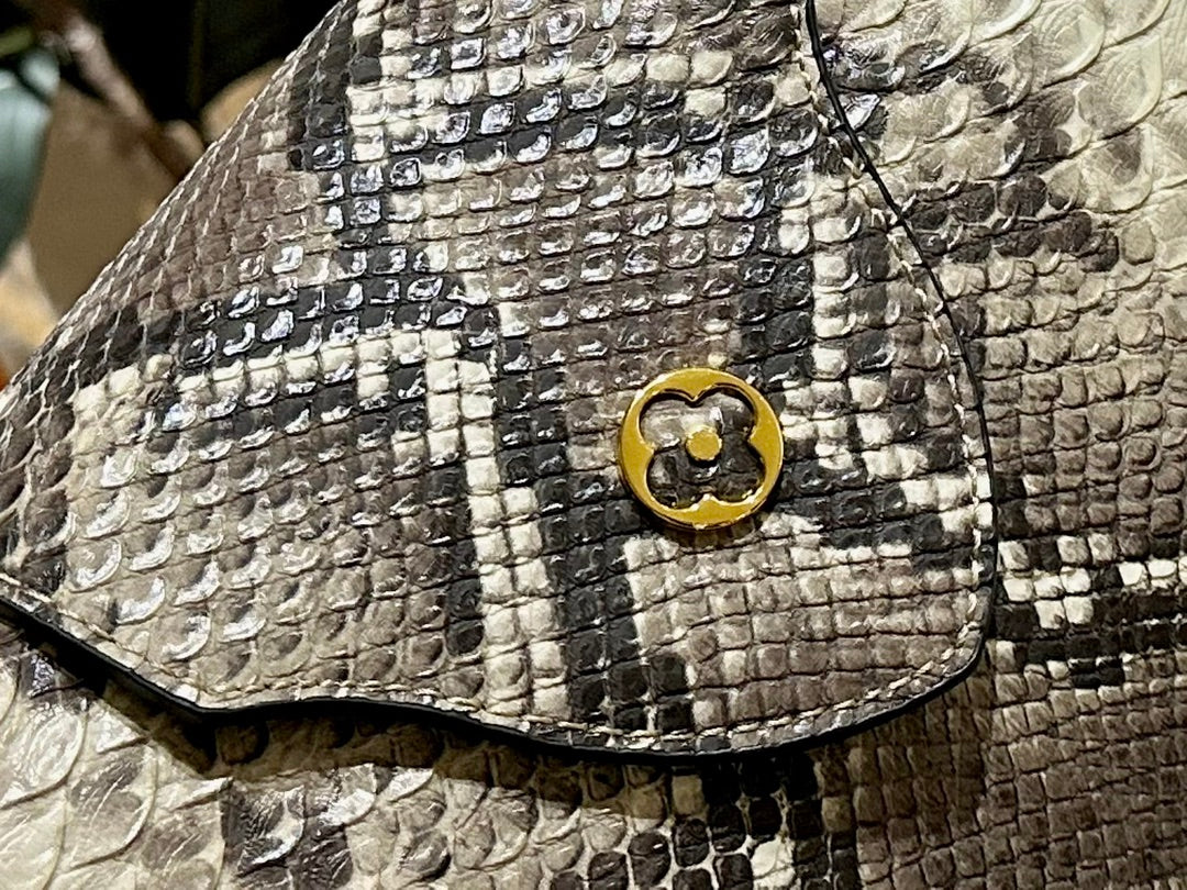 【Louis Vuitton 】カプシーヌのパイソン柄のかっこよさにこだわり、LVはカプシーヌを「レディースバッグ」と位置付ける