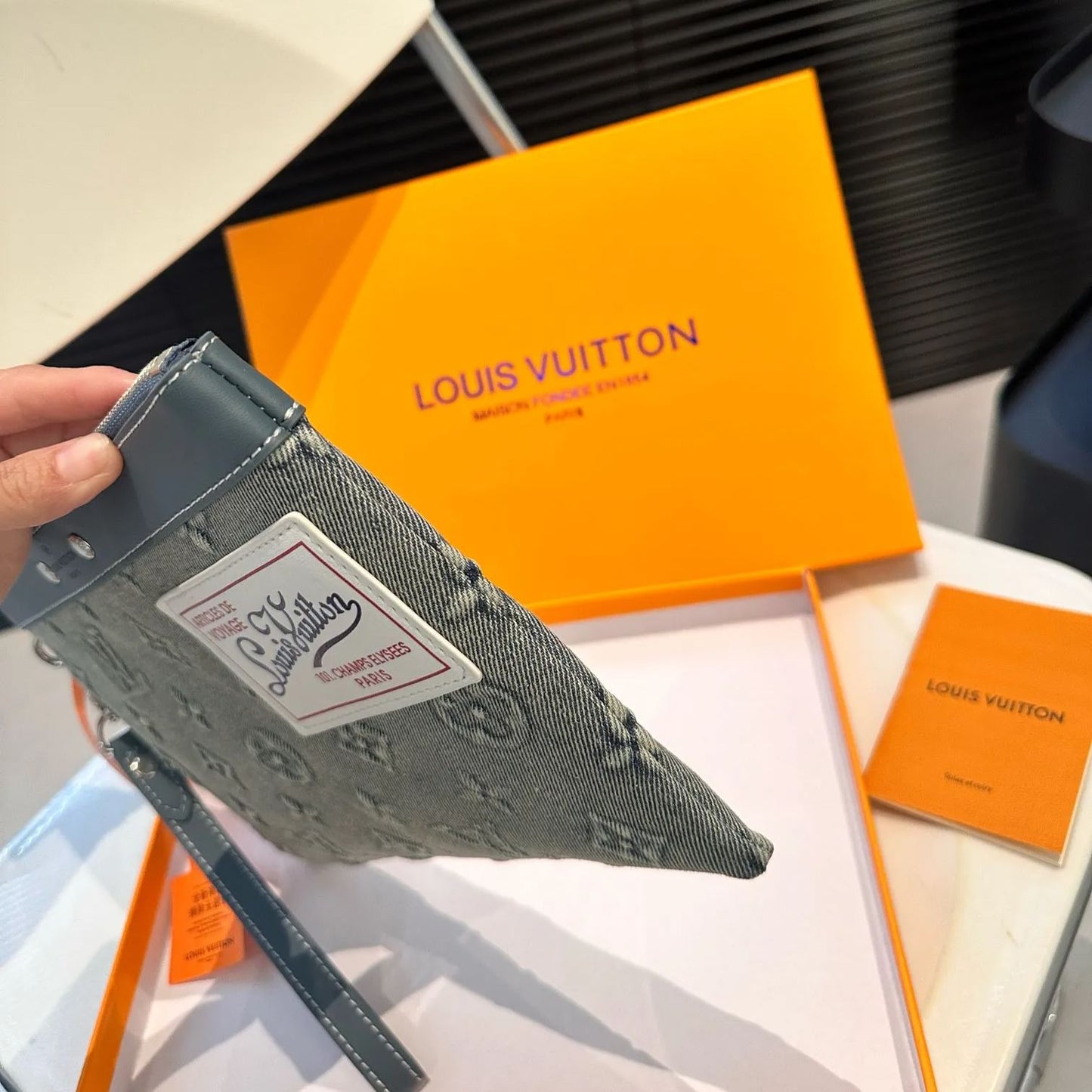 【LOUIS VUITTON】ファッションブロガーのマストアイテム、デニムハンドバッグ
