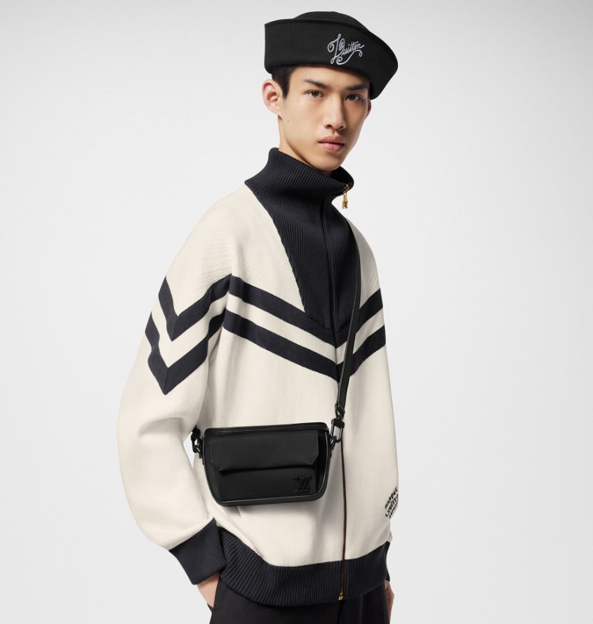 LouisVuitton《パイロット ウェアラブルウォレット》黒 DHL 直営 M83563M83560