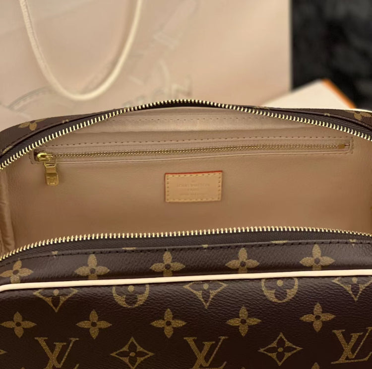 【クールで機能的】Louis Vuitton ロッカードップキット M83112