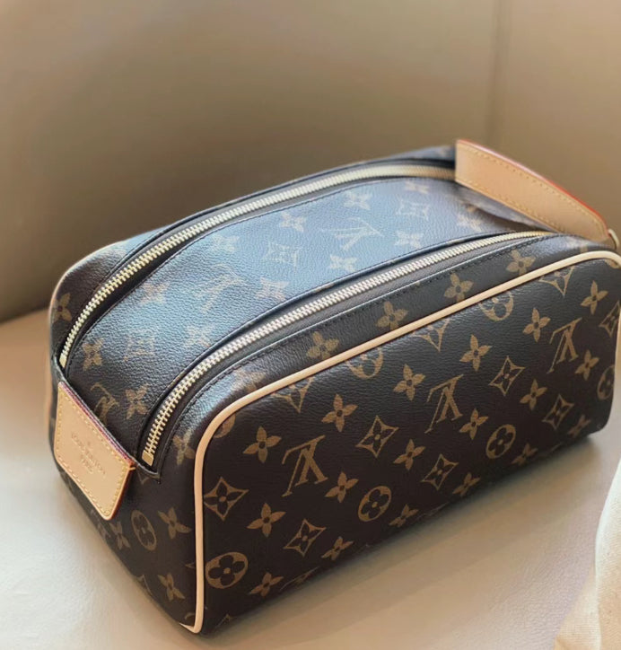 【クールで機能的】Louis Vuitton ロッカードップキット M83112