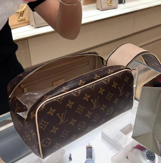 【クールで機能的】Louis Vuitton ロッカードップキット M83112
