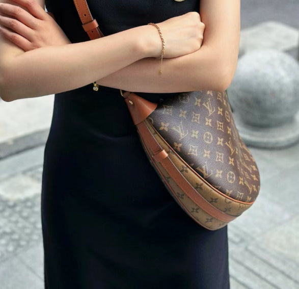 【エレガントな半月型】Louis Vuitton ループ・ホーボー M46311