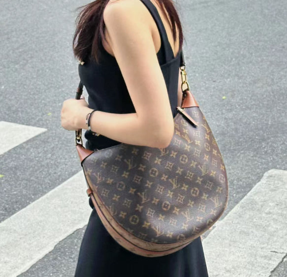 【エレガントな半月型】Louis Vuitton ループ・ホーボー M46311