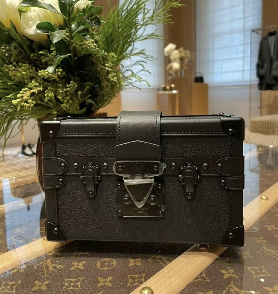 【オールブラックが素敵♪】Louis Vuitton★プティット・マル M24303