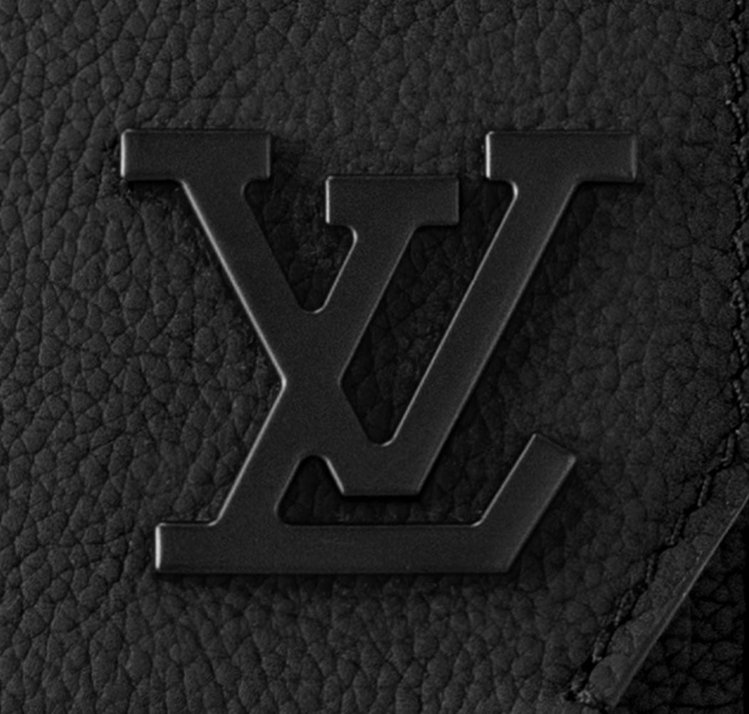 《後ろ姿まで素敵に♪》LouisVuitton ボディーバッグ パイロット M23736