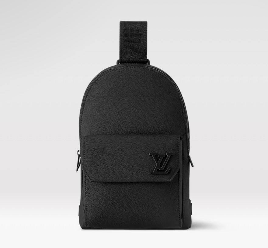 《後ろ姿まで素敵に♪》LouisVuitton ボディーバッグ パイロット M23736