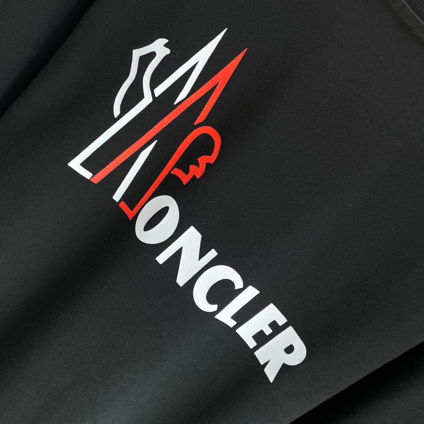 【MONCLER 公式旗艦店】ご好評に付き再入荷!!