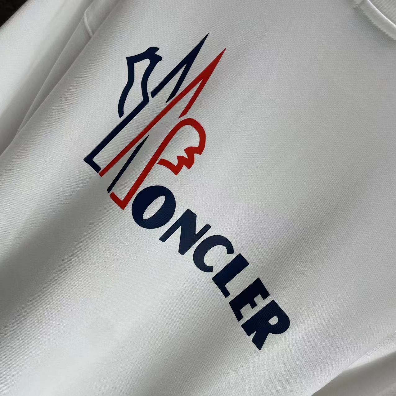 【MONCLER 公式旗艦店】ご好評に付き再入荷!!