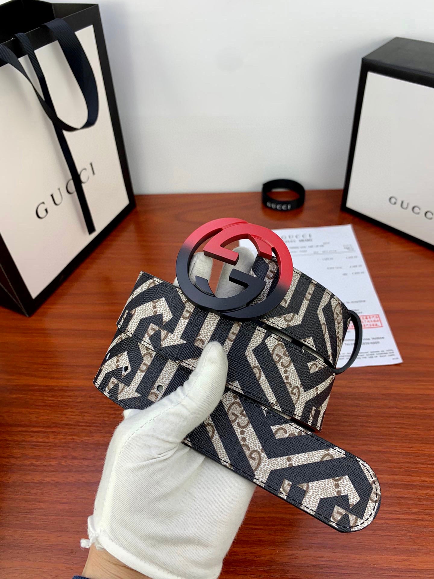 【GUCCI 公式旗艦店】クラシックGファミリーフラワーベルトボディ/初層レザーソール