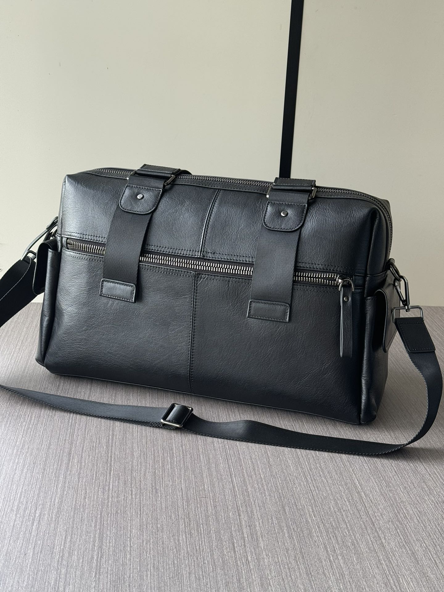【PRADA】2024年最新人気プラダトラベルバッグ