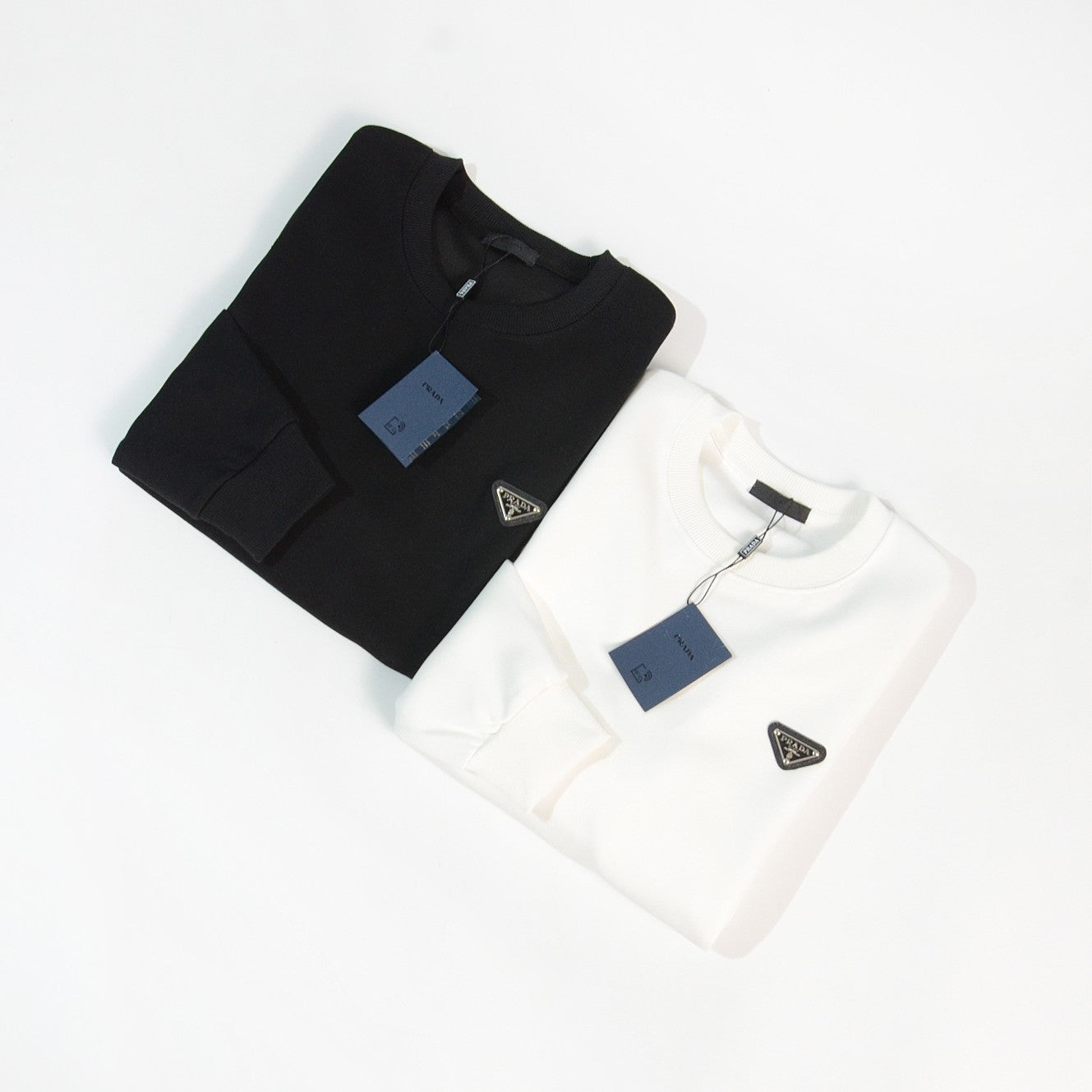 【 PRADA 旗艦店】ご好評に付き再入荷!!