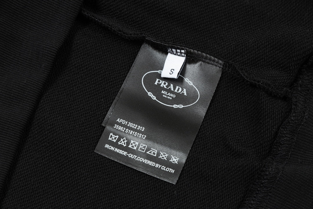 【PRADA公式旗艦店】ご好評に付き再入荷!!