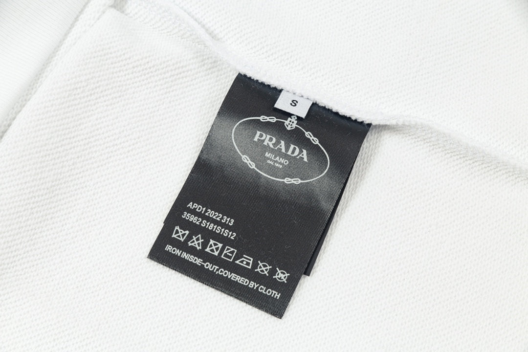 【PRADA公式旗艦店】ご好評に付き再入荷!!