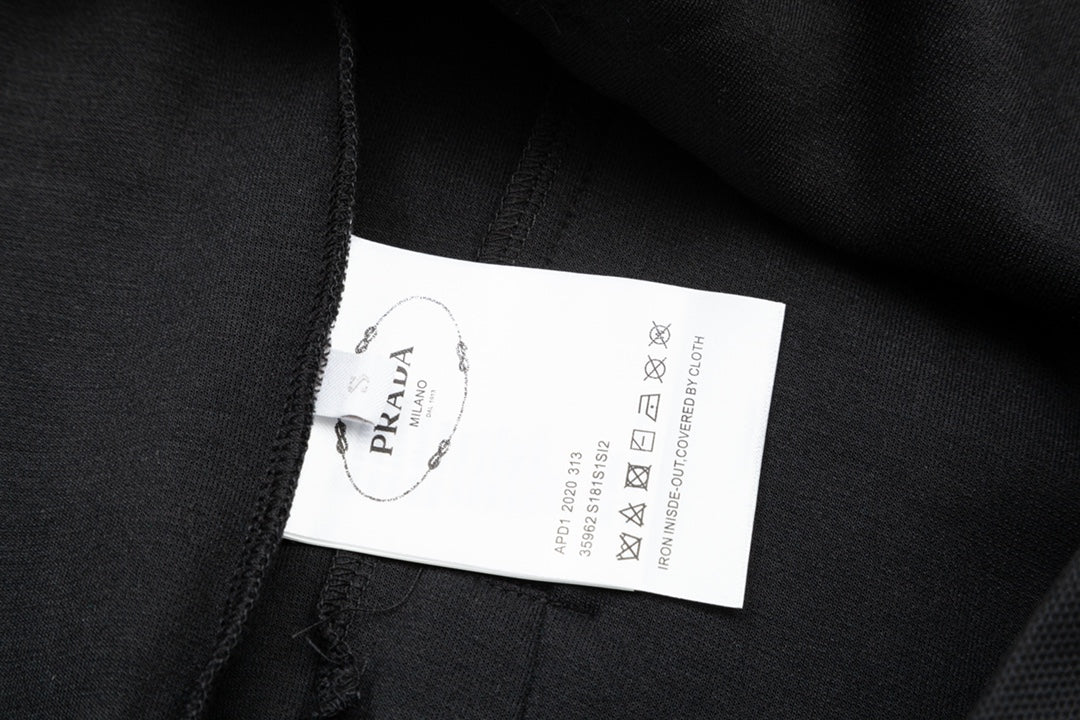 【PRADA公式旗艦店】ご好評に付き再入荷!!