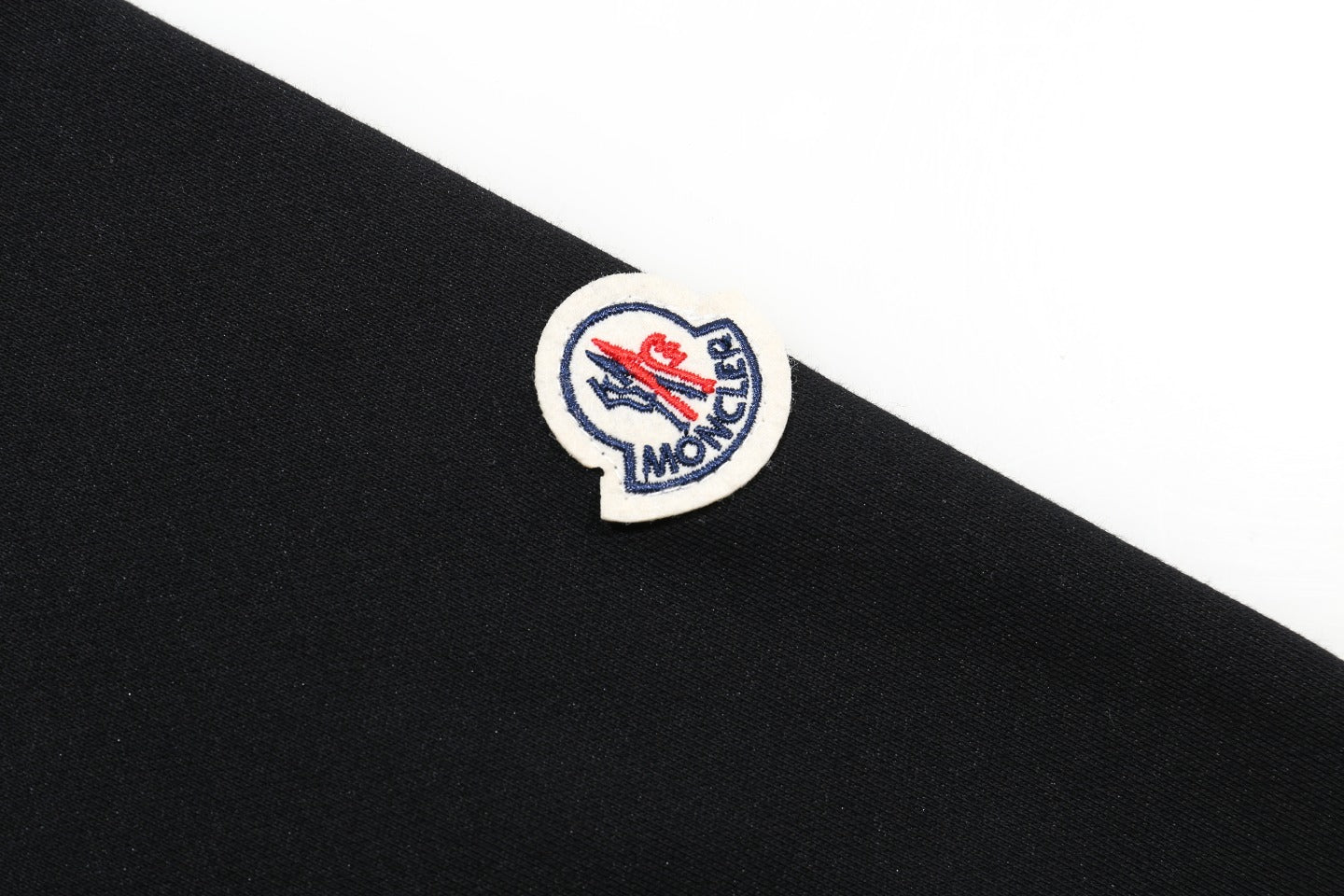 【MONCLER 公式旗艦店】ご好評に付き再入荷!!