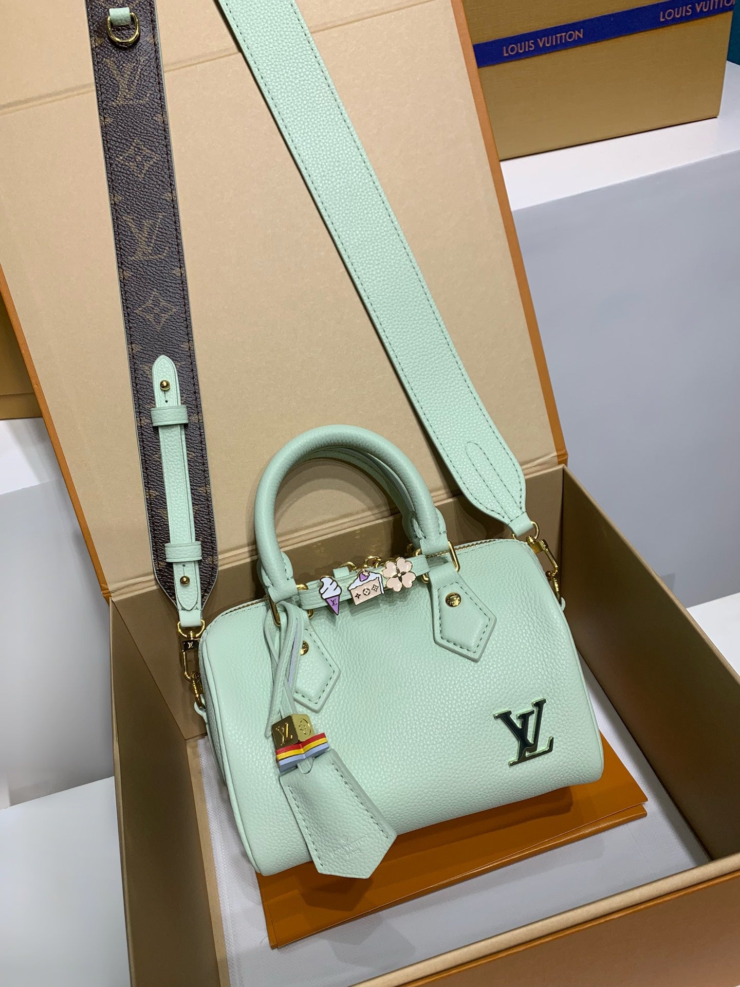 【LOUIS VUITTON】チャイニーズバレンタインデー限定版スピーディグリーンピローバッグ