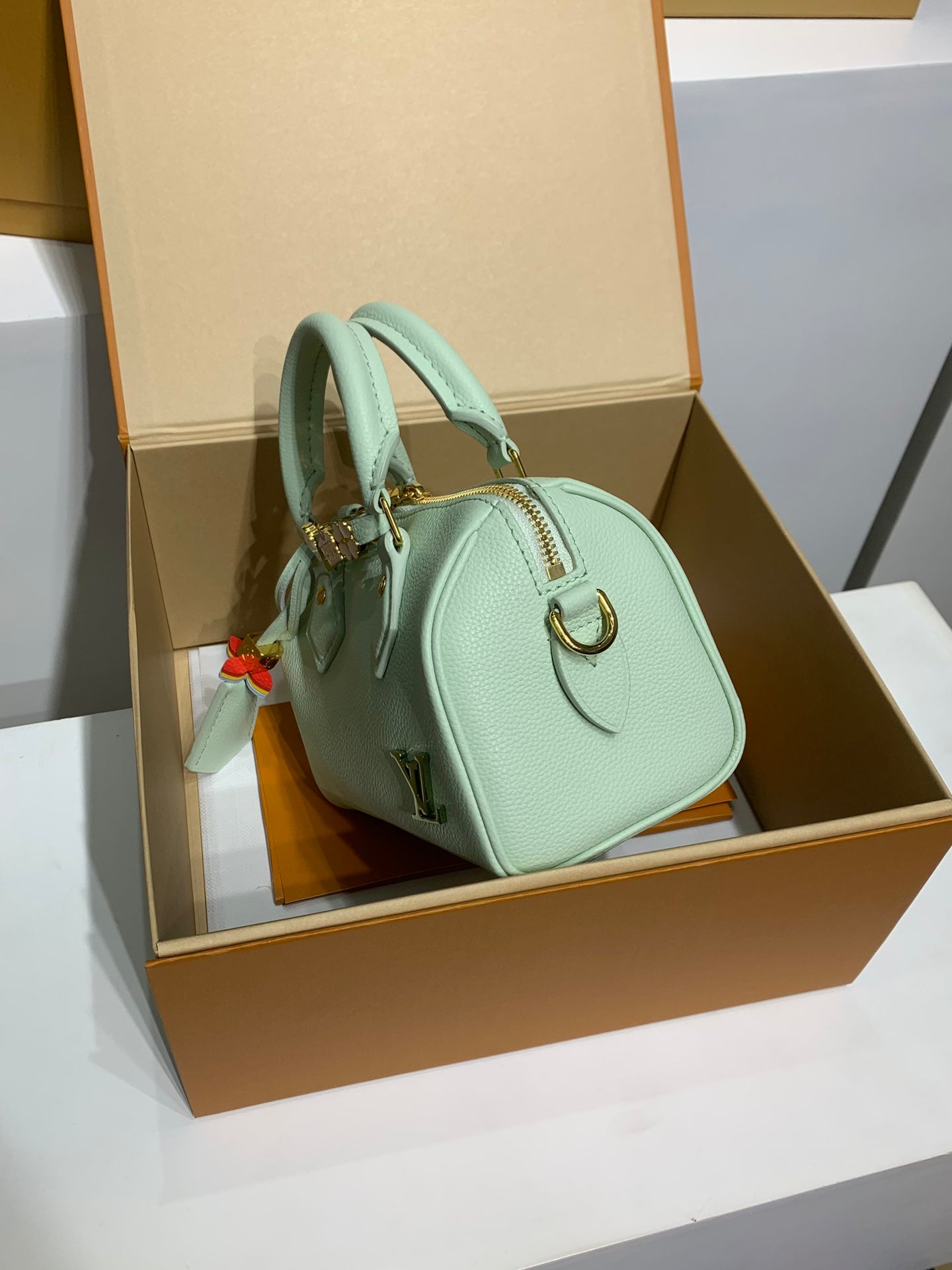 【LOUIS VUITTON】チャイニーズバレンタインデー限定版スピーディグリーンピローバッグ