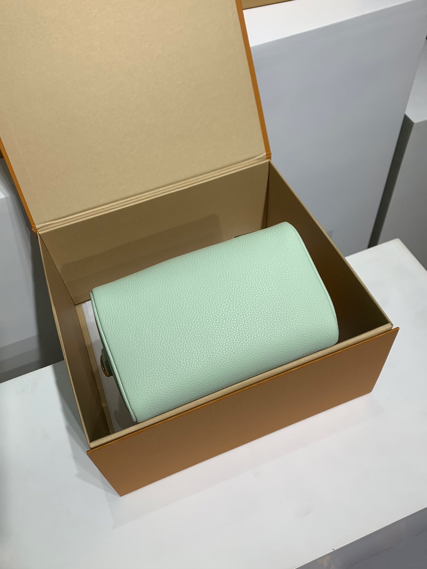 【LOUIS VUITTON】チャイニーズバレンタインデー限定版スピーディグリーンピローバッグ