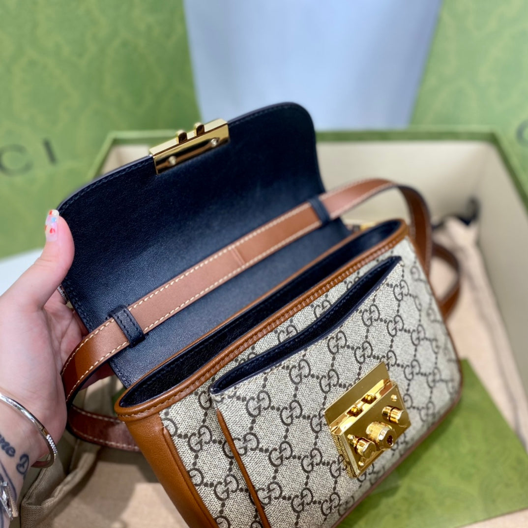 人気商品★GUCCI 𝐆𝐮𝐜𝐜𝐢 𝐩𝐚𝐝𝐥𝐨𝐜𝐤 ポータブルメッセンジャーバッグ