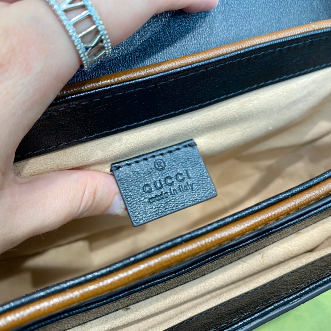人気商品★GUCCI 𝐆𝐮𝐜𝐜𝐢 𝐩𝐚𝐝𝐥𝐨𝐜𝐤 ポータブルメッセンジャーバッグ