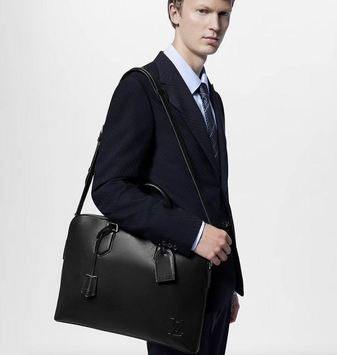 《大人っぽく上品なデザイン》LV ドキュメント ボヤージュ PM M21340