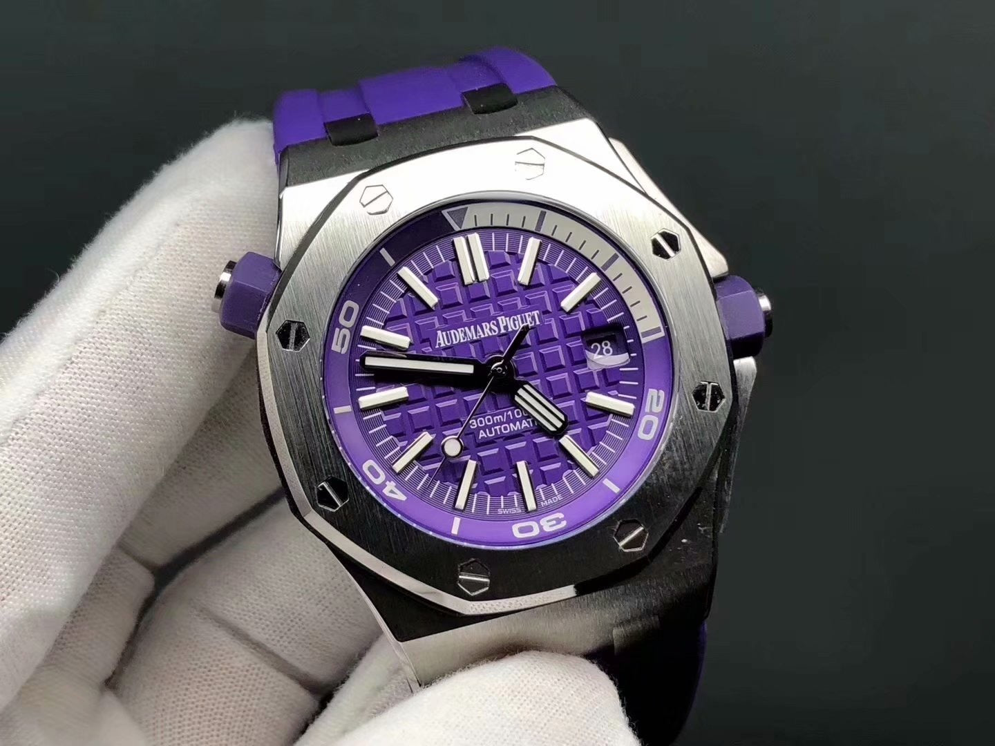 オーデマ・ピゲ AUDEMARS PIGUET ロイヤルオーク オフショア ダイバー 15710ST.OO.A077CA.01
