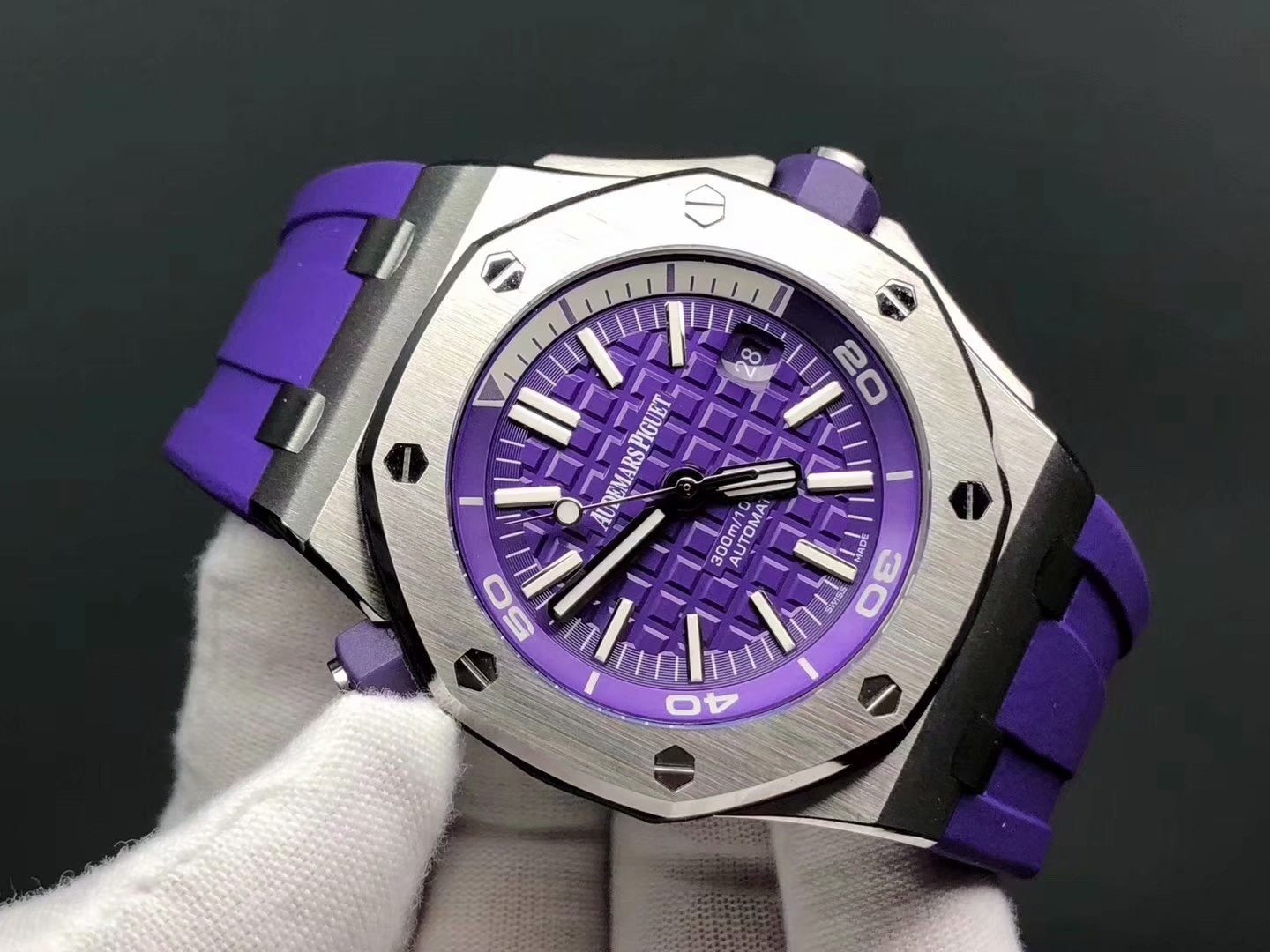 オーデマ・ピゲ AUDEMARS PIGUET ロイヤルオーク オフショア ダイバー 15710ST.OO.A077CA.01