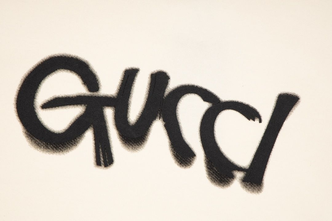 【GUCCI 公式旗艦店】返品無料「おうちで試着」