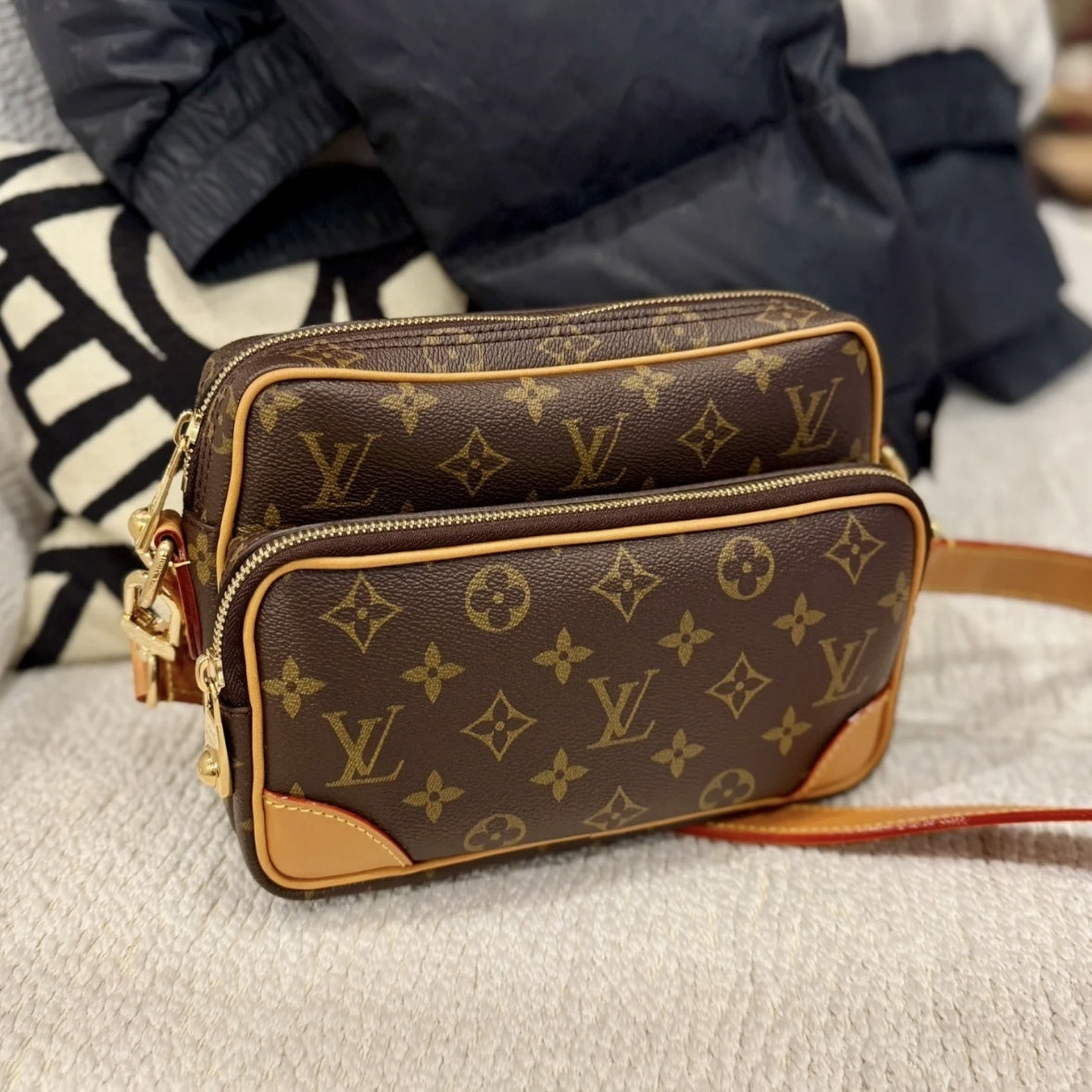 【Louis Vuitton】《モノグラムの輝きと共に》LV ナイル ショルダーバッグ M14016