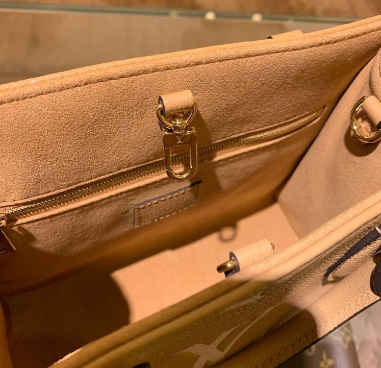 【コントラストカラーのモノグラム】Louis Vuitton オンザゴーPM ブランド型番M12513
