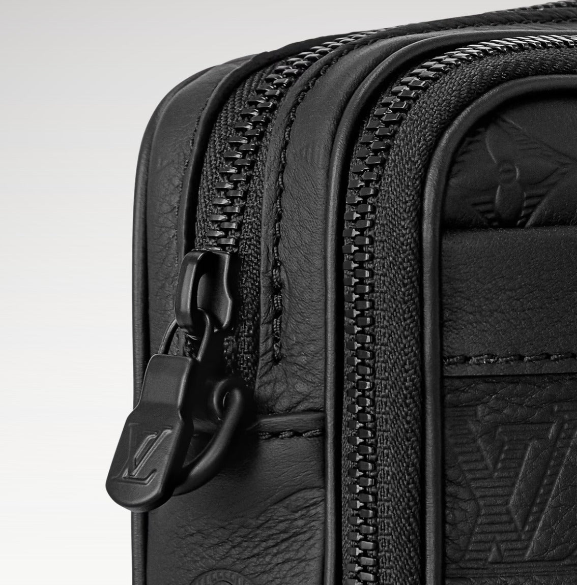 サイズ感が良い☆ LV アルファ ウェアラブルウォレット M82544