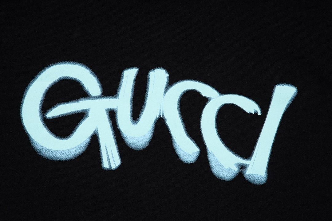【GUCCI 公式旗艦店】返品無料「おうちで試着」