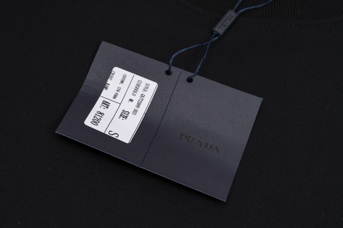 【PRADA公式旗艦店】ご好評に付き再入荷！！