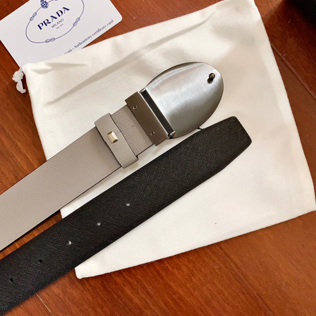PRADA 両面輸入牛革