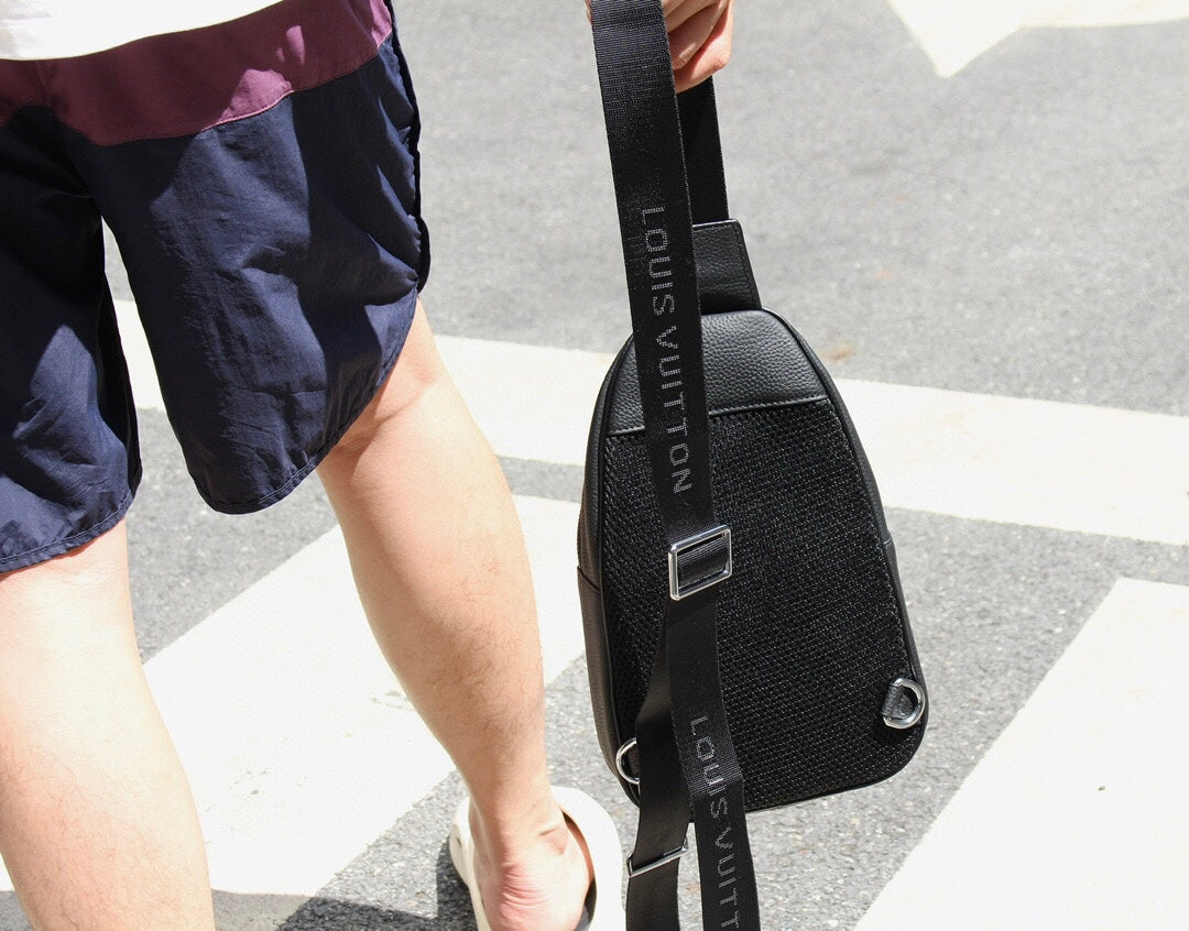 LOUIS VUITTON（ルイヴィトン）クラッチバッグ 32×18×8cm