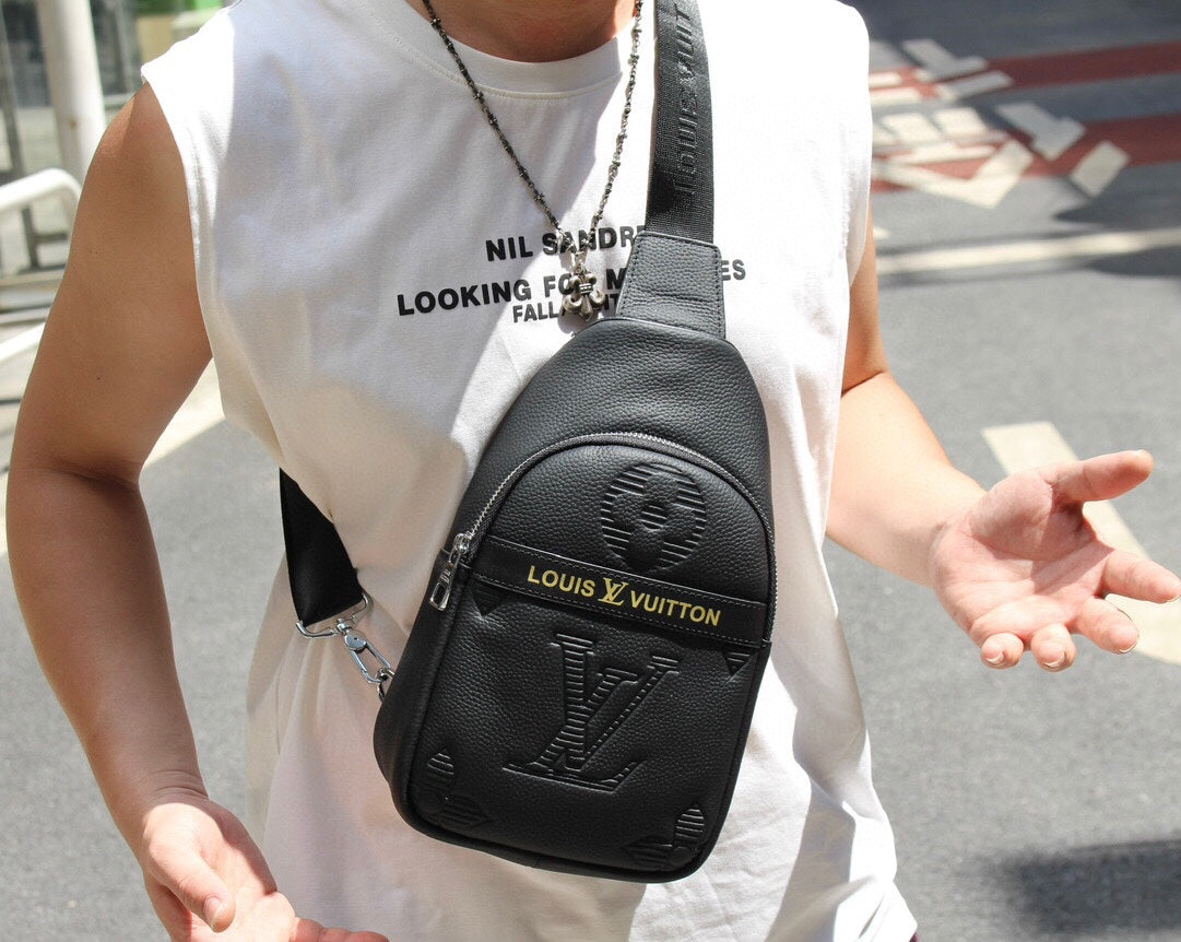 LOUIS VUITTON（ルイヴィトン）クラッチバッグ 32×18×8cm