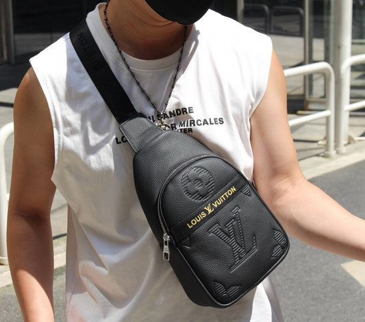 LOUIS VUITTON（ルイヴィトン）クラッチバッグ 32×18×8cm