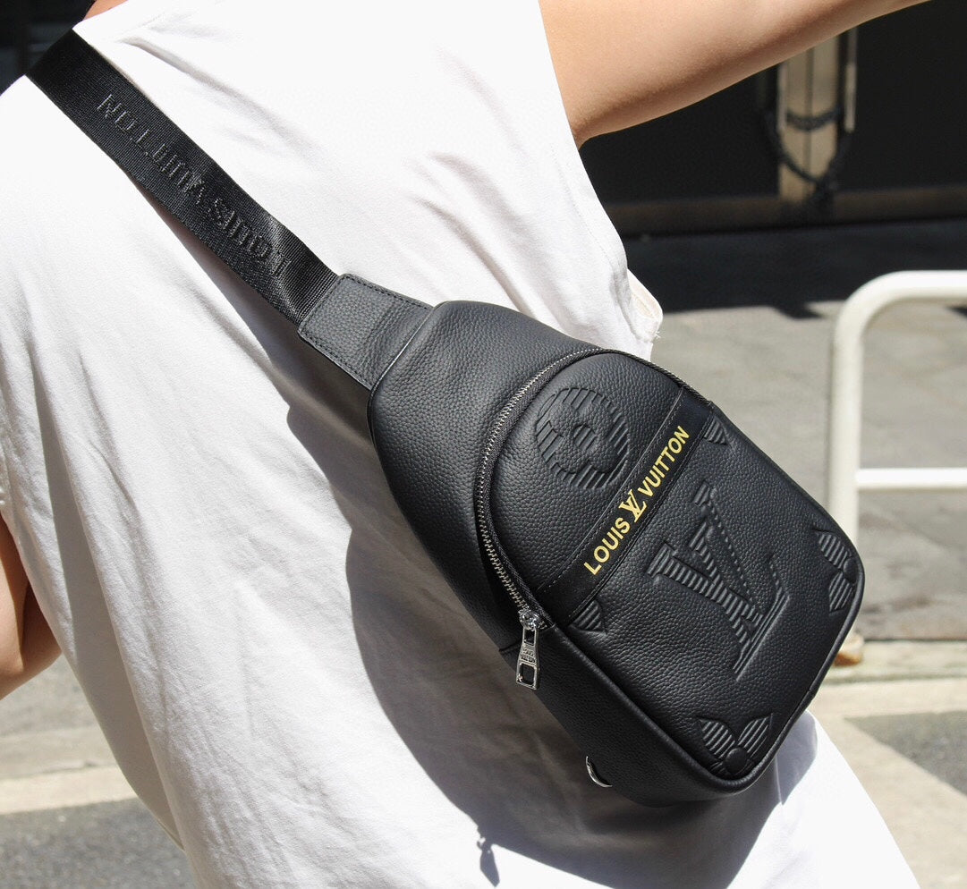 LOUIS VUITTON（ルイヴィトン）クラッチバッグ 32×18×8cm