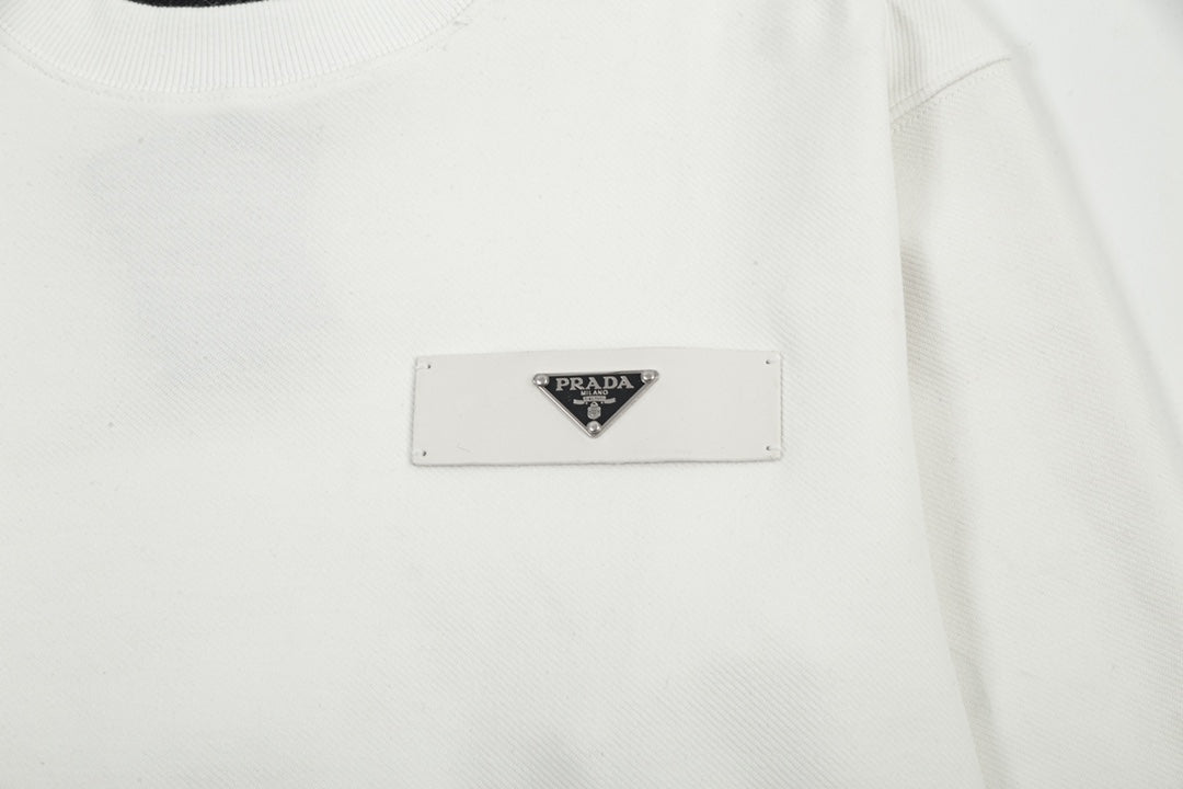 【PRADA公式旗艦店】シンプルで汎用性の高いラウンドネック長袖スウェットシャツ