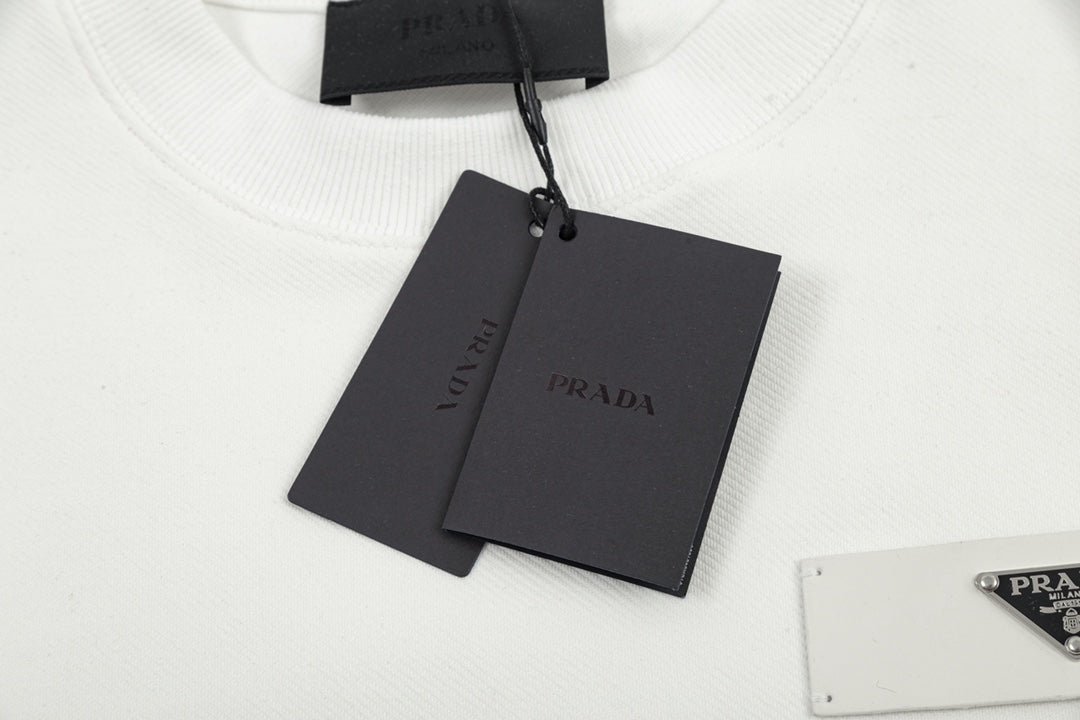 【PRADA公式旗艦店】シンプルで汎用性の高いラウンドネック長袖スウェットシャツ