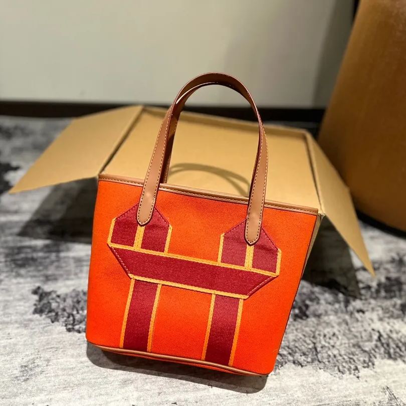 HERMES  キャンバス製野菜バスケット