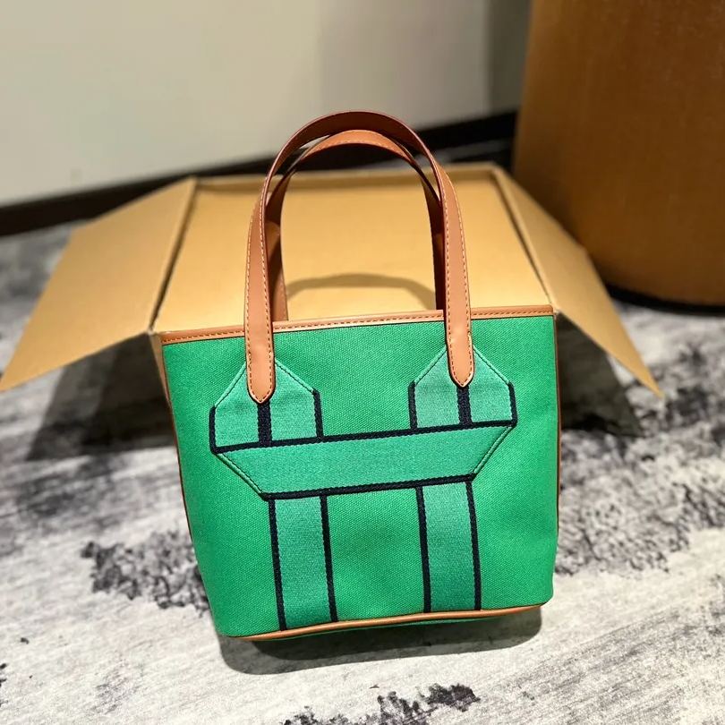 HERMES  キャンバス製野菜バスケット