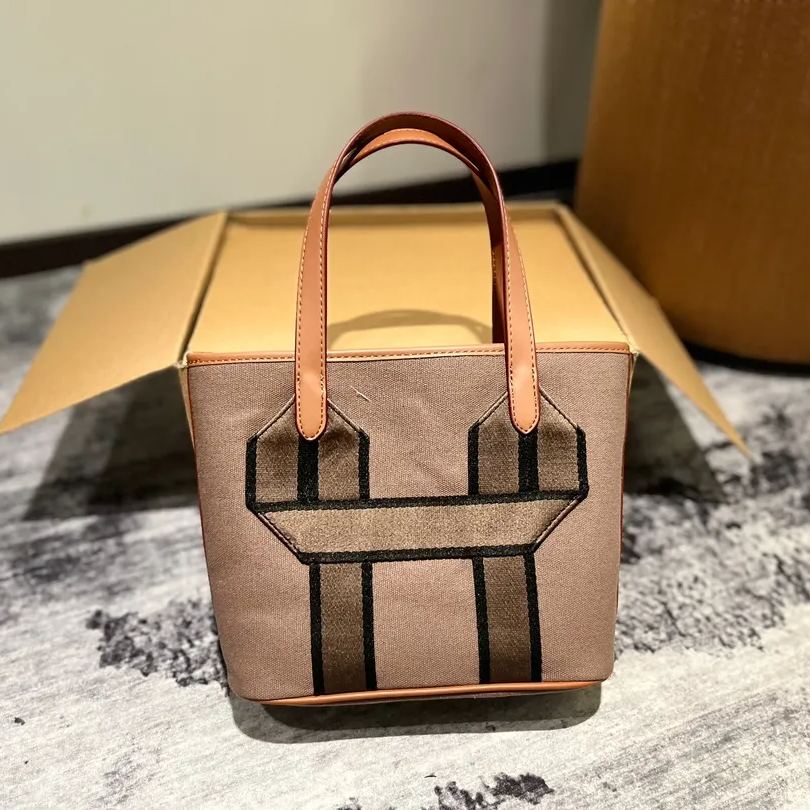 HERMES  キャンバス製野菜バスケット